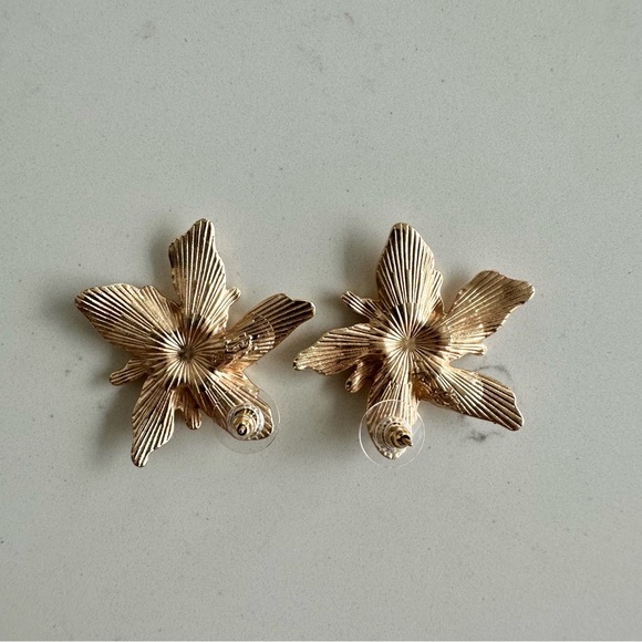 ✨SOLD ✨ Flower earrings - NEW - Picture 3 of 3